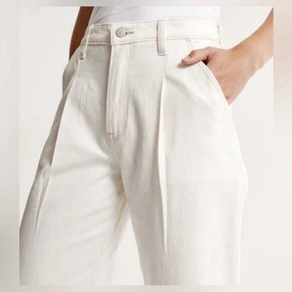 Abercrombie & Fitch Cream High Rise The Loose Fit Curve Love Jean Size 8 - Picture 2 of 7